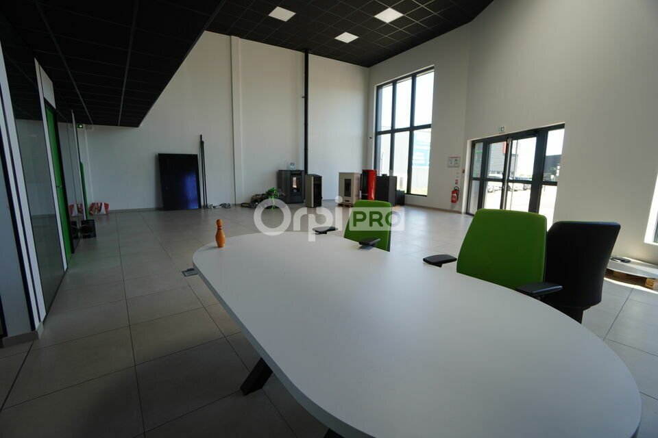 Retail in Quetigny for lease Interior Photo- Image 1 of 7