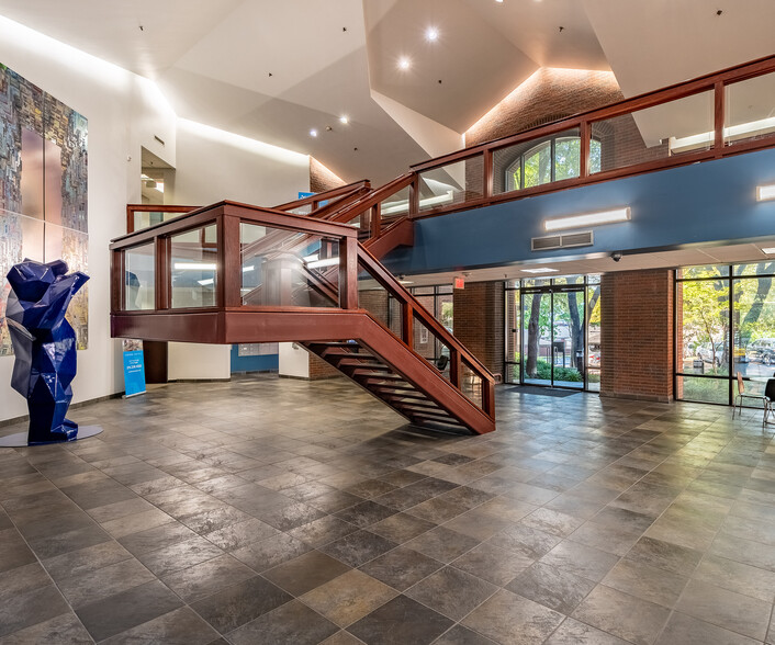 9535 Forest Ln, Dallas, TX for lease - Lobby - Image 3 of 7