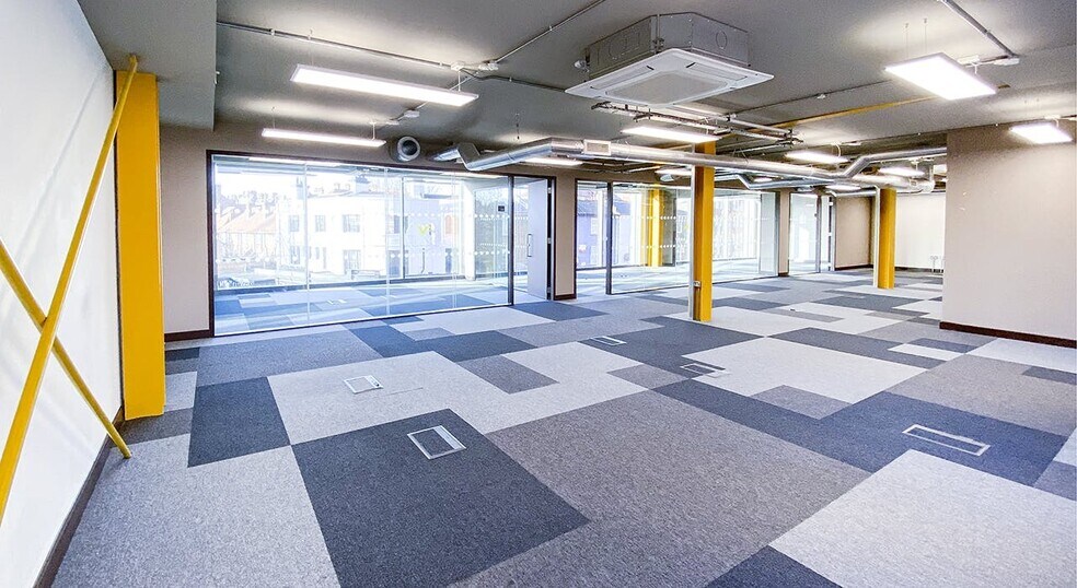 77 Fulham Palace Rd, London for lease - Building Photo - Image 3 of 11