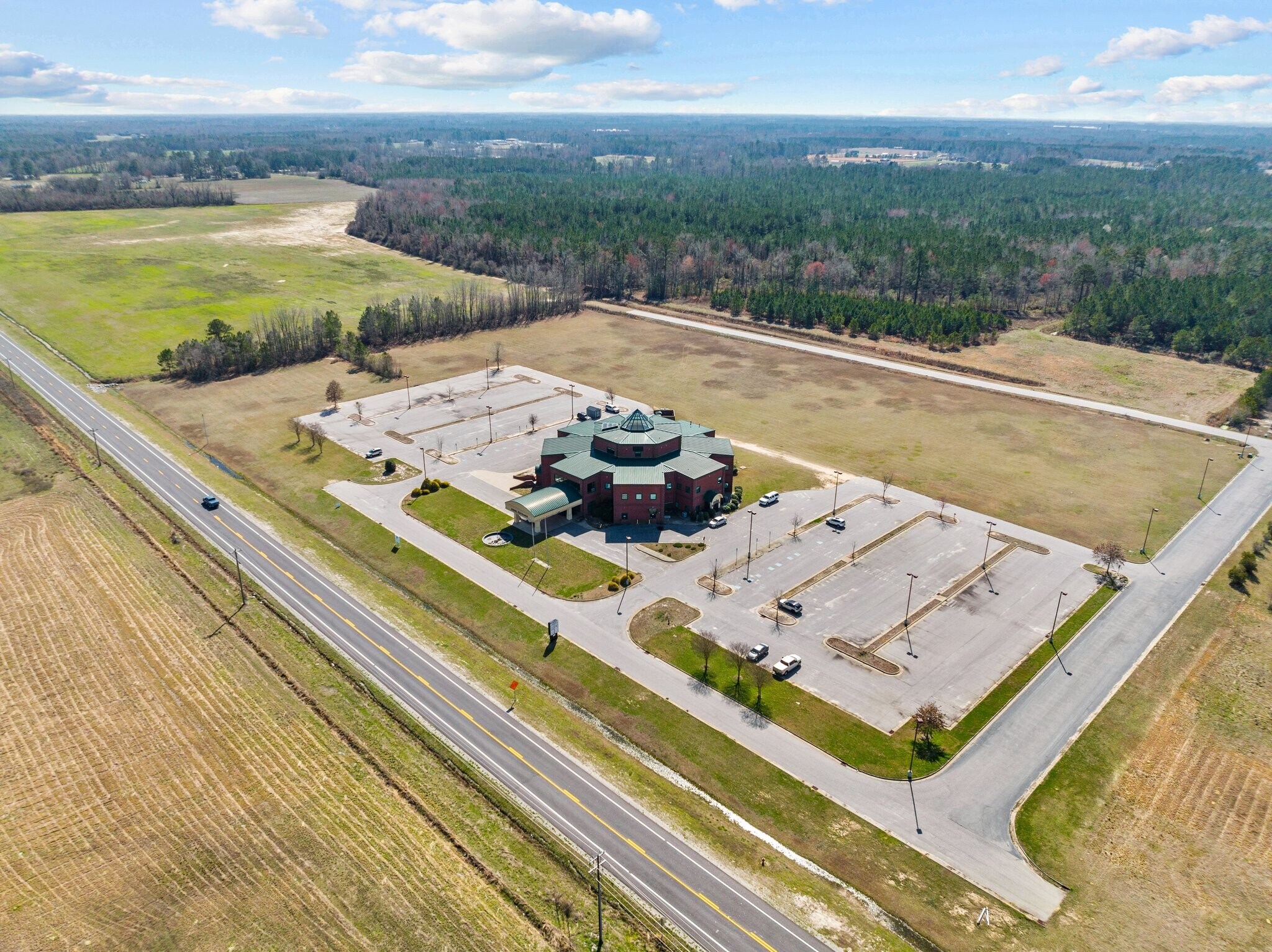 201 E Livermore Dr, Pembroke, NC for sale Primary Photo- Image 1 of 28