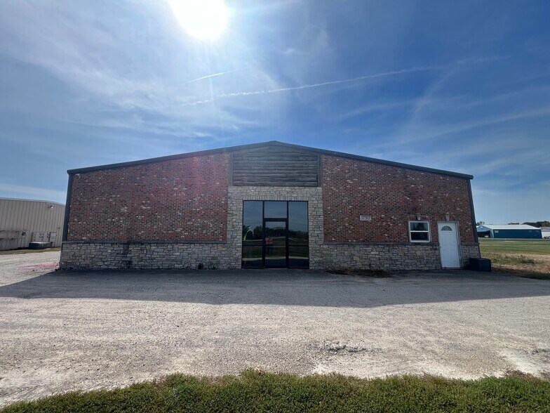 1730 W Church St, Sandwich, IL à vendre - Photo du bâtiment - Image 1 de 17
