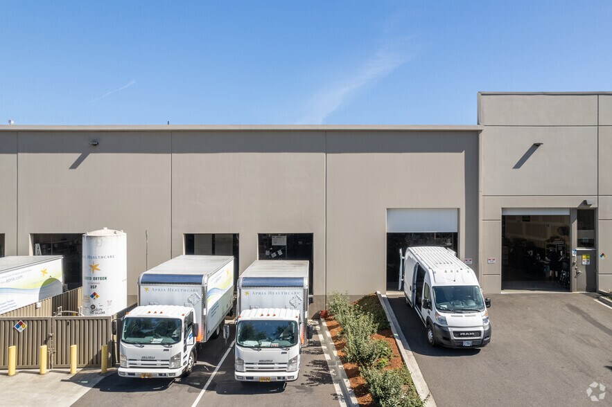 17880 NE Airport Way, Portland, OR à louer - Photo du bâtiment - Image 3 de 4