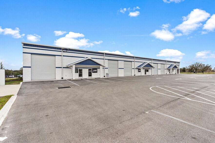 1720 Leesburg Commons Ct, Leesburg, FL for sale - Primary Photo - Image 1 of 9