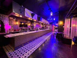 Plus de détails pour 45-06 Pearson St, Long Island City, NY - Commerce de détail à louer