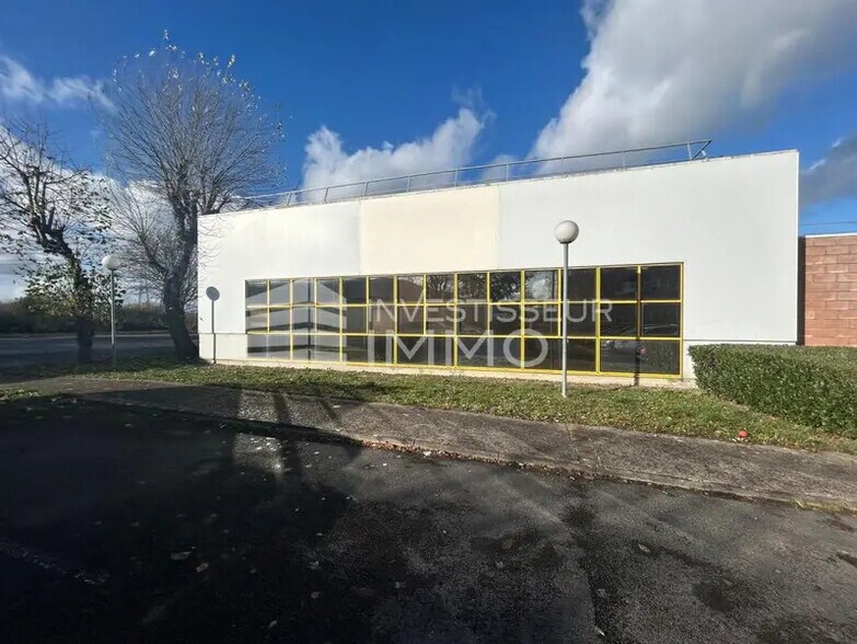 Industriel dans Saint-Thibault-des-Vignes à louer - Photo du bâtiment - Image 3 de 9