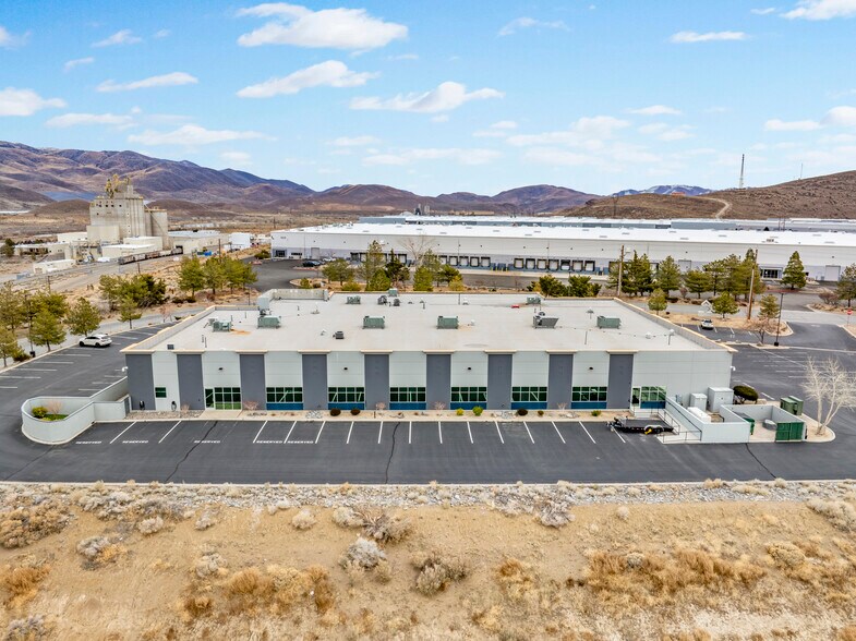 610 Waltham Way, Mccarran, NV à louer - Photo du bâtiment - Image 3 de 22