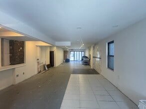 25-89 Steinway St, Astoria, NY for lease Interior Photo- Image 2 of 8