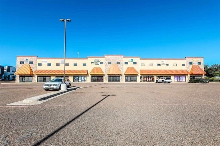 8218 Casa Verde Rd, Laredo, TX à vendre - Photo du bâtiment - Image 2 de 21