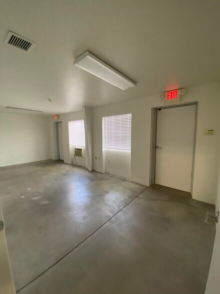 8300 E Valencia Rd, Tucson, AZ à louer - Photo du bâtiment - Image 3 de 13