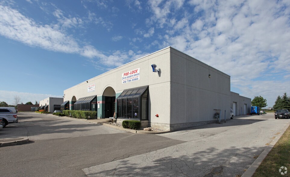 800 Petrolia Rd, Toronto, ON à vendre - Photo principale - Image 1 de 1