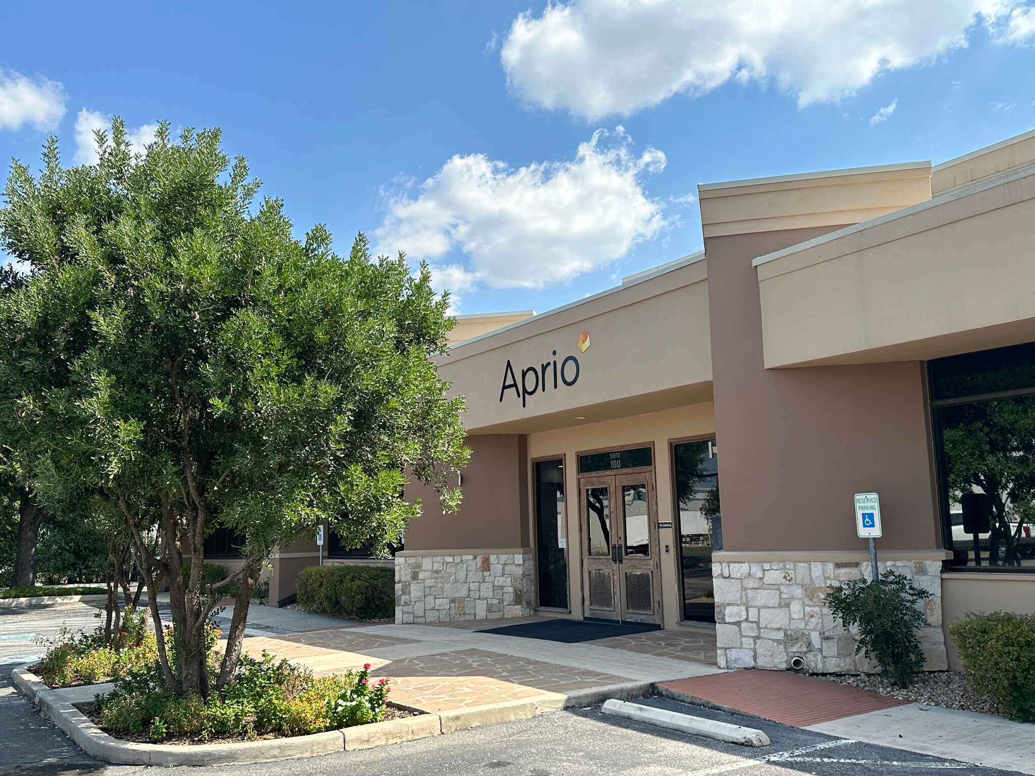 922 Isom Rd, San Antonio, TX à vendre Photo du bâtiment- Image 1 de 1