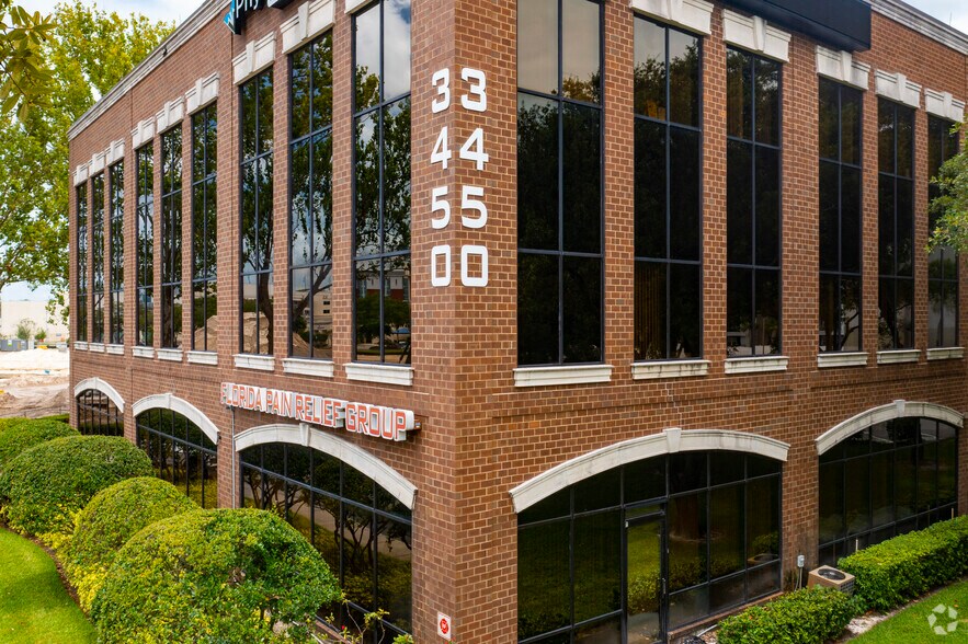 3450 E Fletcher Ave, Tampa, FL à louer - Photo du bâtiment - Image 3 de 9