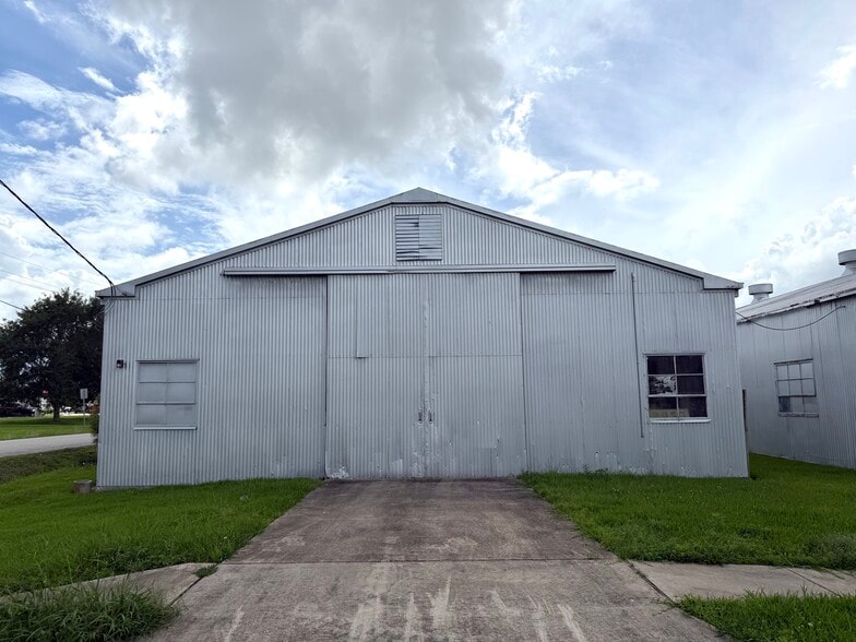 2995 S 4th St, Beaumont, TX for lease - Building Photo - Image 3 of 8