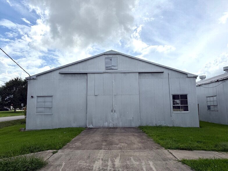 2995 S 4th St, Beaumont, TX à louer - Photo du bâtiment - Image 3 de 8