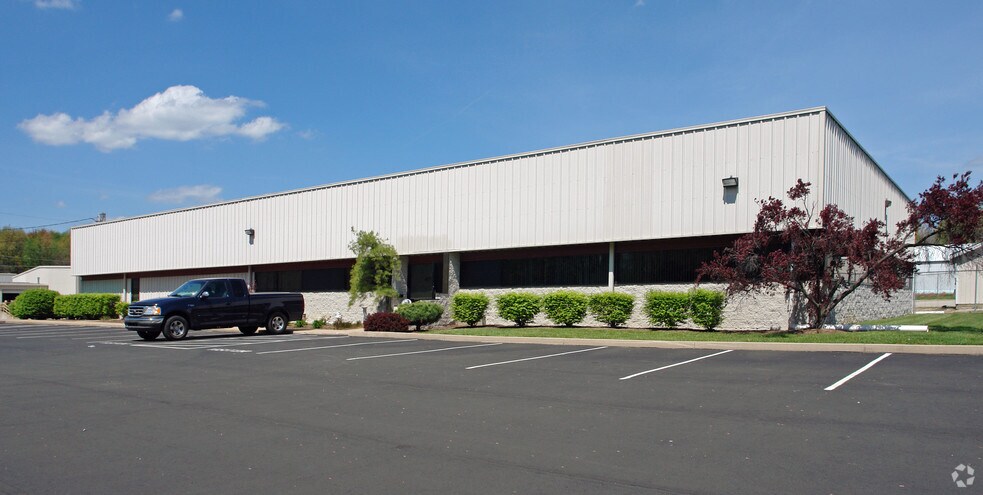 1118 Ferris Rd, Amelia, OH à louer - Photo du bâtiment - Image 1 de 2