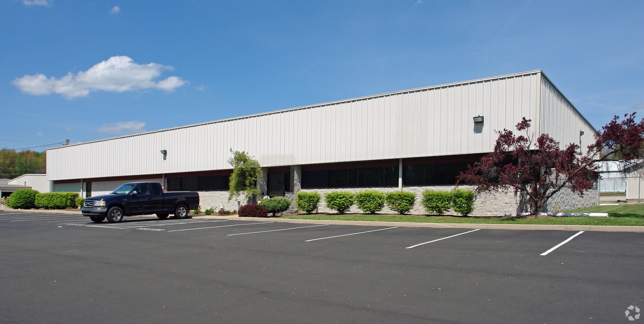 1118 Ferris Rd, Amelia, OH à louer Photo du bâtiment- Image 1 de 3