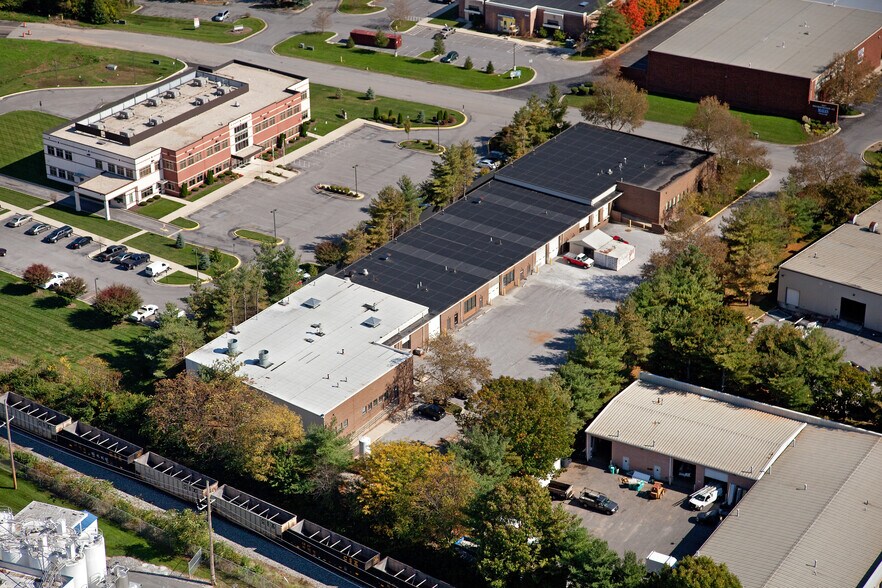 4527 Metropolitan Ct, Frederick, MD à louer - Photo du bâtiment - Image 2 de 2