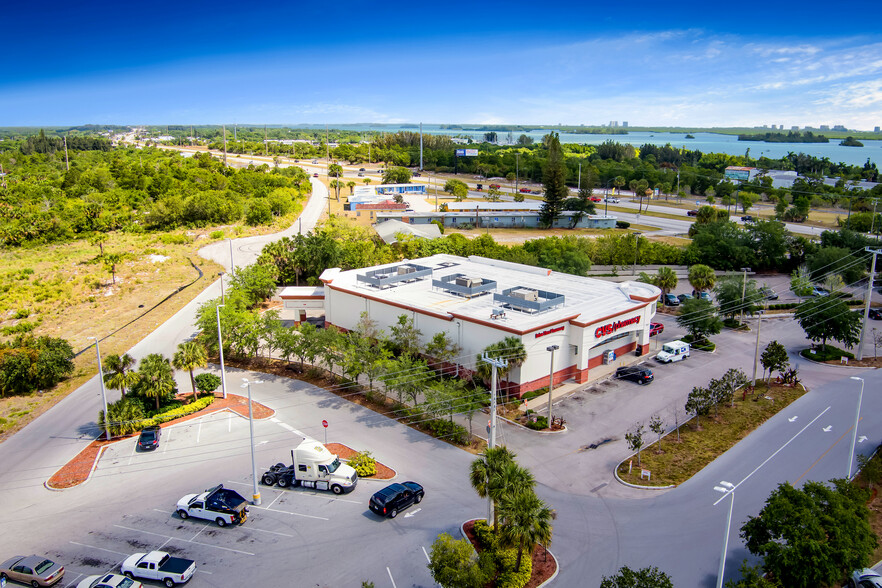 1891 N US Highway 1, Fort Pierce, FL à vendre - Photo du bâtiment - Image 1 de 1