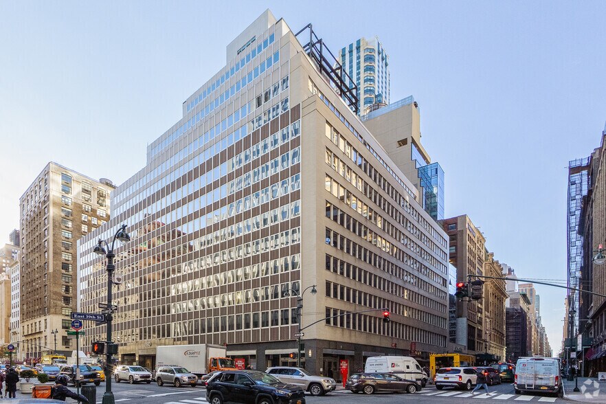 260 Madison Ave, New York, NY à louer - Photo du bâtiment - Image 1 de 8