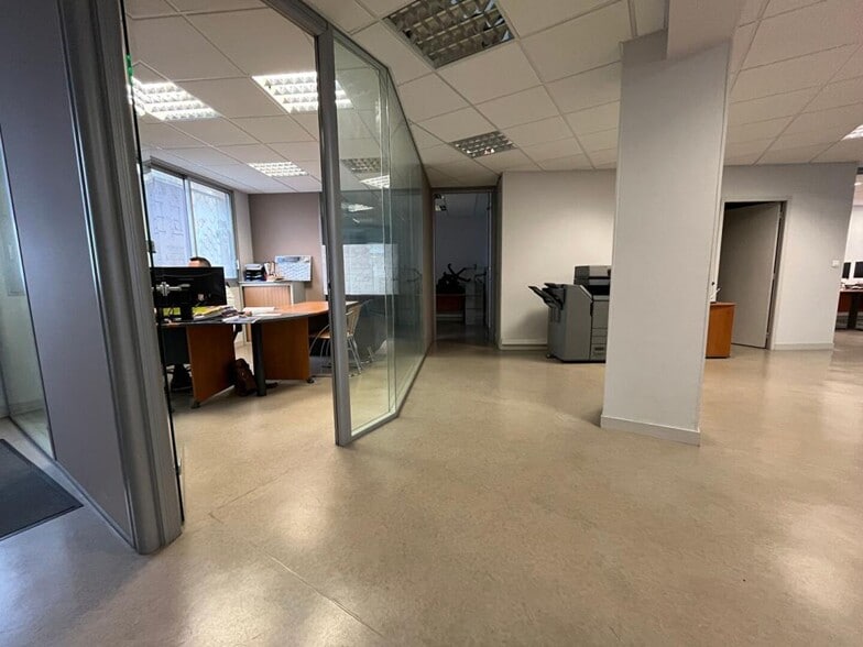 Office in Limoges for lease - Interior Photo - Image 3 of 7