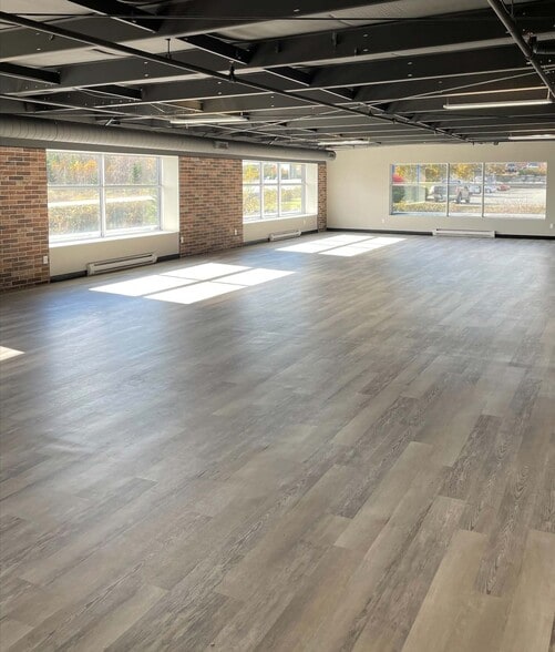 102 Chain Lake Dr, Halifax, NS for lease - Interior Photo - Image 2 of 2