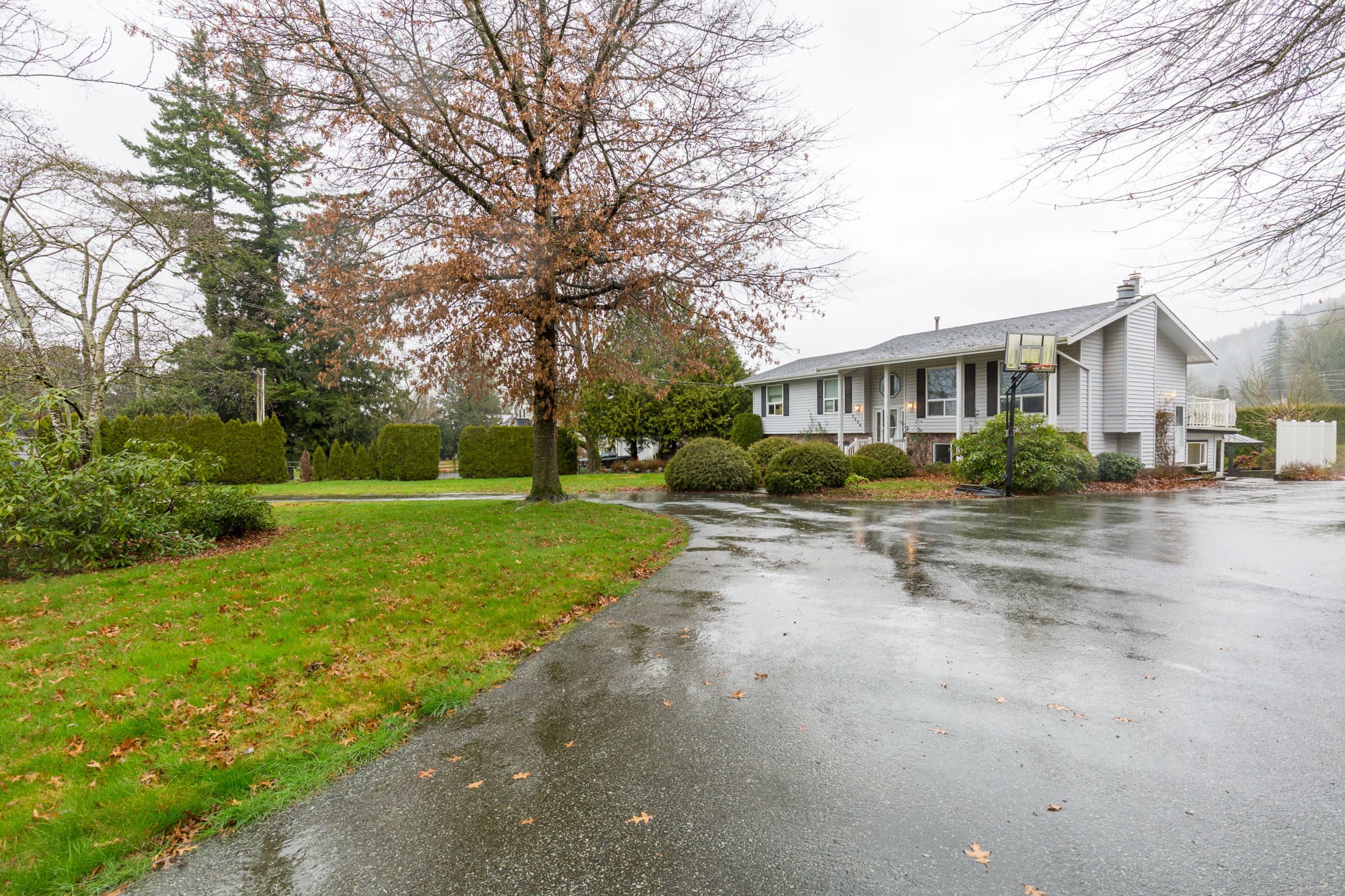 3996 Eckert St, Chilliwack, BC for sale Primary Photo- Image 1 of 42