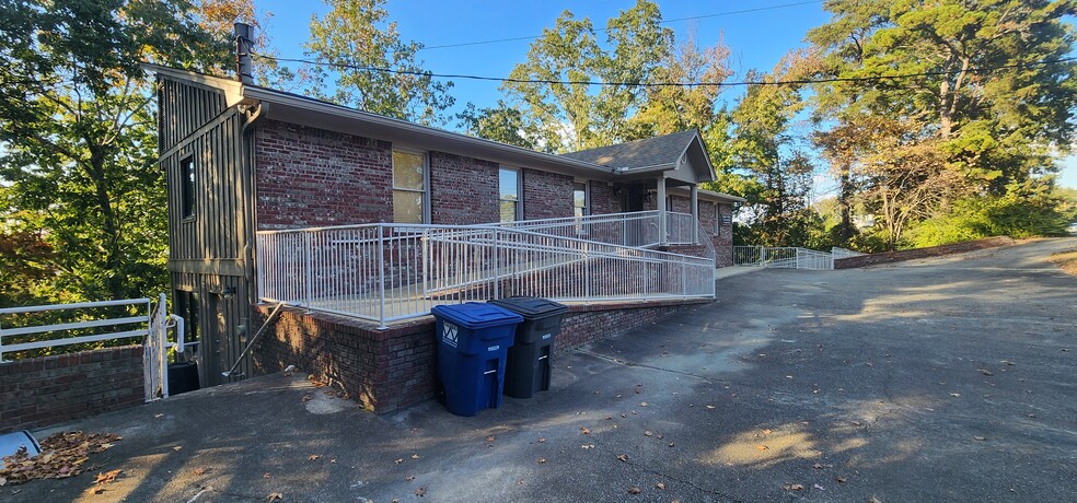 586 Shades Crest Rd, Birmingham, AL for lease - Building Photo - Image 2 of 9