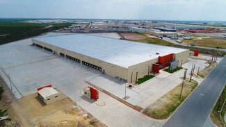 Plus de détails pour 13819 Humphrey Rd, Laredo, TX - Industriel à louer