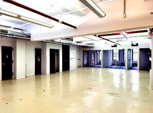 7 W 36th St, New York, NY for lease Interior Photo- Image 2 of 11