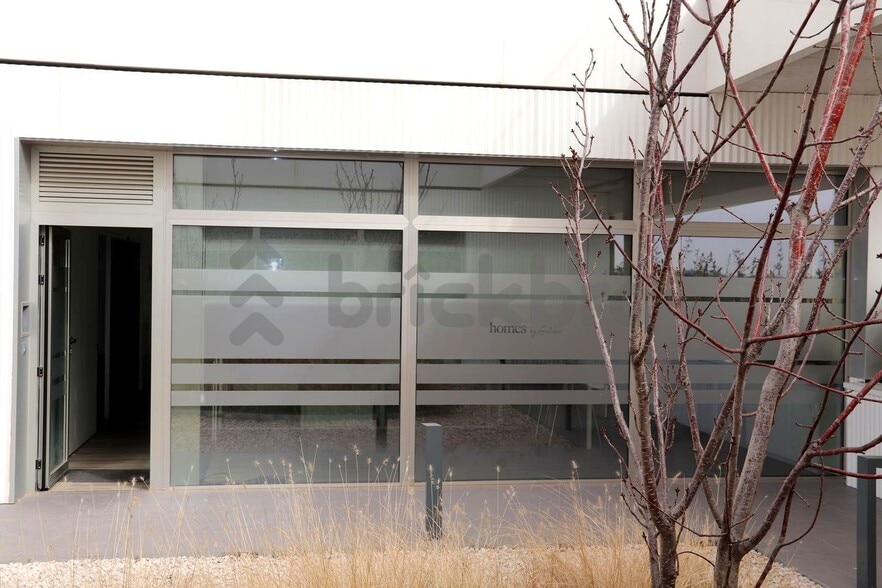 Office in Madrid, Madrid for lease - Building Photo - Image 2 of 9