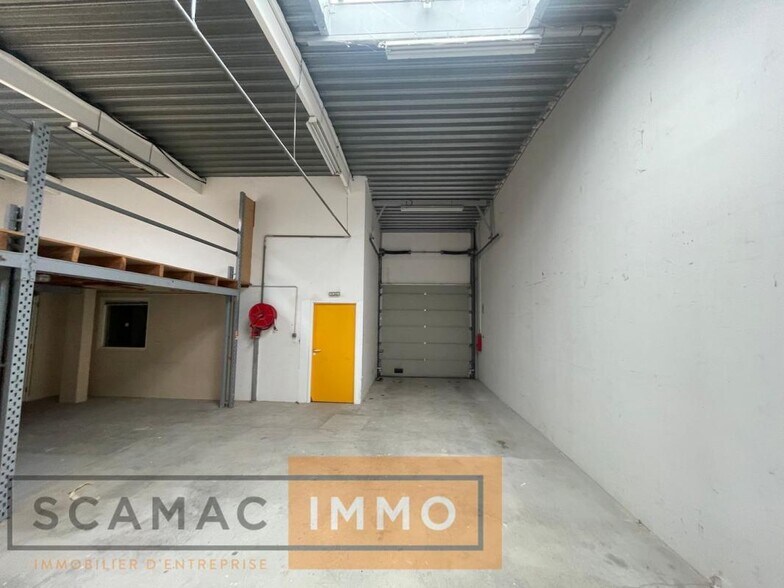 Industrial in Bondoufle for lease - Interior Photo - Image 2 of 8