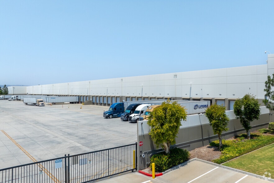 6725 Kimball Ave, Chino, CA à louer - Photo du bâtiment - Image 2 de 4