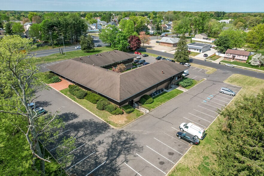1405 Chews Landing Rd, Laurel Springs, NJ à vendre - Photo du bâtiment - Image 3 de 4