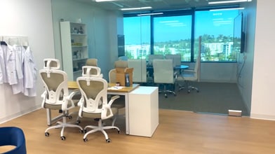 21550 Oxnard St, Woodland Hills, CA for lease Interior Photo- Image 1 of 3