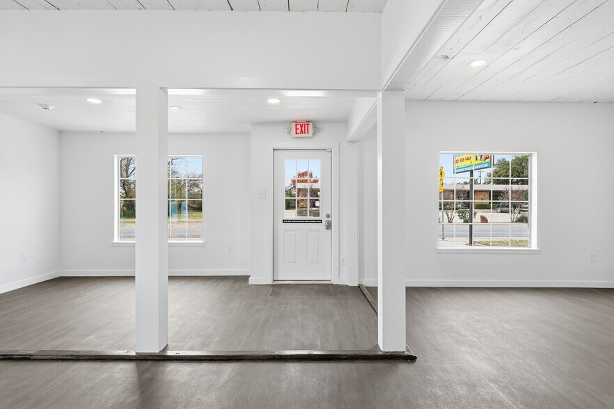 516 N Locust St, Denton, TX à louer - Photo du bâtiment - Image 3 de 24