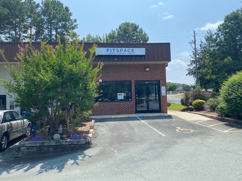 11624 N US 15-501, Chapel Hill, NC for lease - Primary Photo - Image 1 of 13