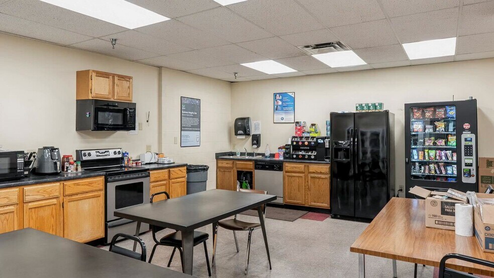 2301 Fleur Dr, Des Moines, IA à vendre - Vidéo sur l’inscription commerciale - Image 2 de 83