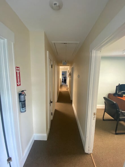 15 Concord St, Glastonbury, CT for lease - Interior Photo - Image 3 of 8