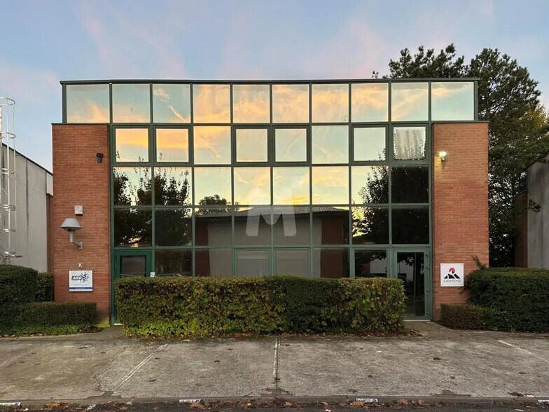 Flex dans Évry-Courcouronnes à louer - Photo du bâtiment - Image 1 de 7