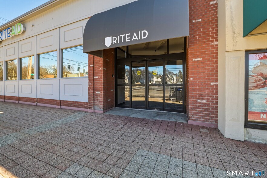 3680 Main St, Stratford, CT à vendre - Photo du bâtiment - Image 2 de 31