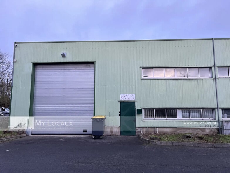 Flex dans Beauchamp à louer - Photo du bâtiment - Image 1 de 4