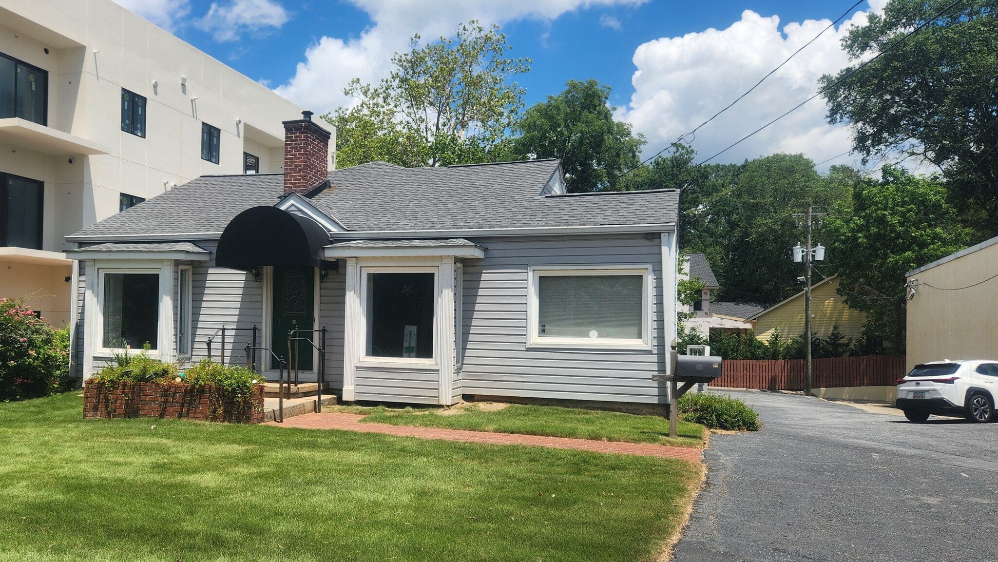 326 Sandy Springs Cir, Atlanta, GA for lease Primary Photo- Image 1 of 7