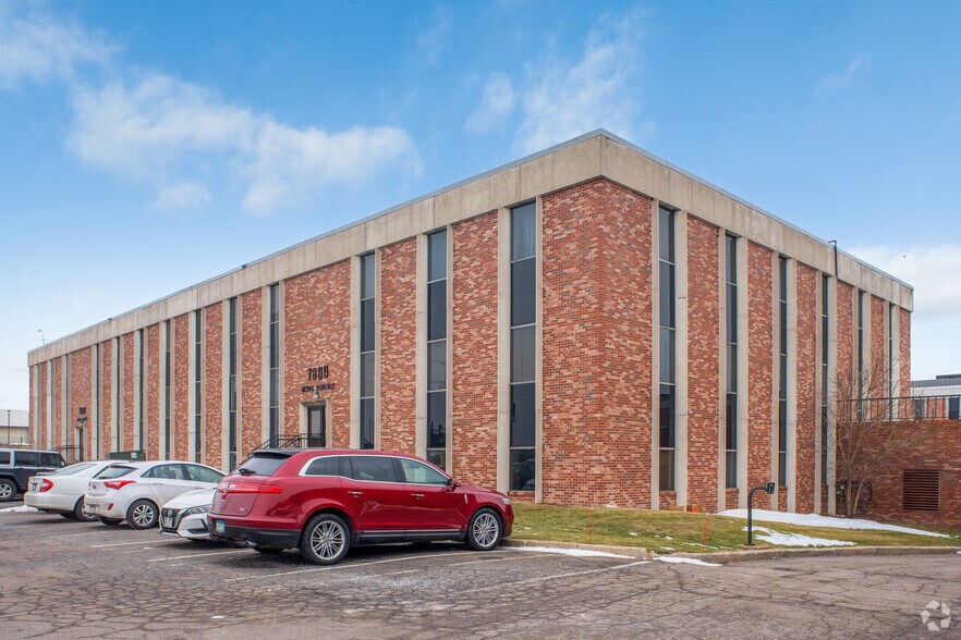7800 Metro Pky, Bloomington, MN à louer - Photo du bâtiment - Image 2 de 5