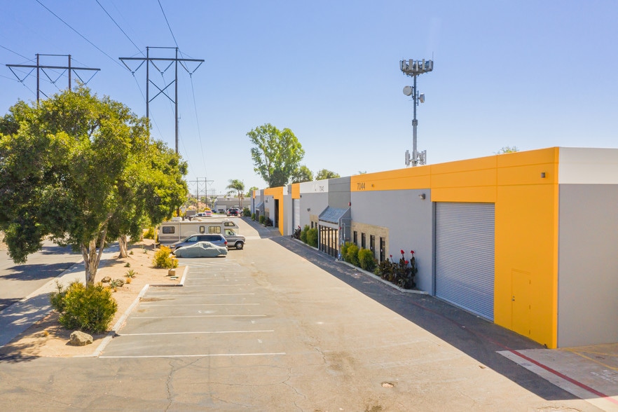 7054 Carroll Rd, San Diego, CA for lease - Building Photo - Image 3 of 4