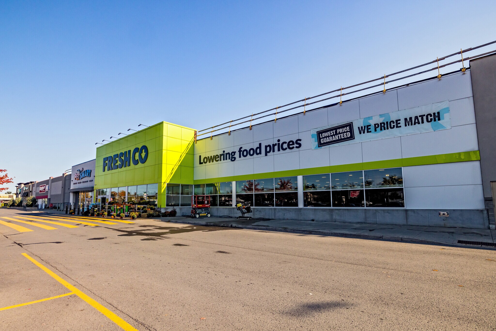 1585-1611 Merivale Rd, Ottawa, ON for lease Building Photo- Image 1 of 7