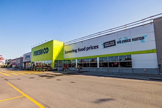 Plus de détails pour 1585-1611 Merivale Rd, Ottawa, ON - Commerce de détail à louer