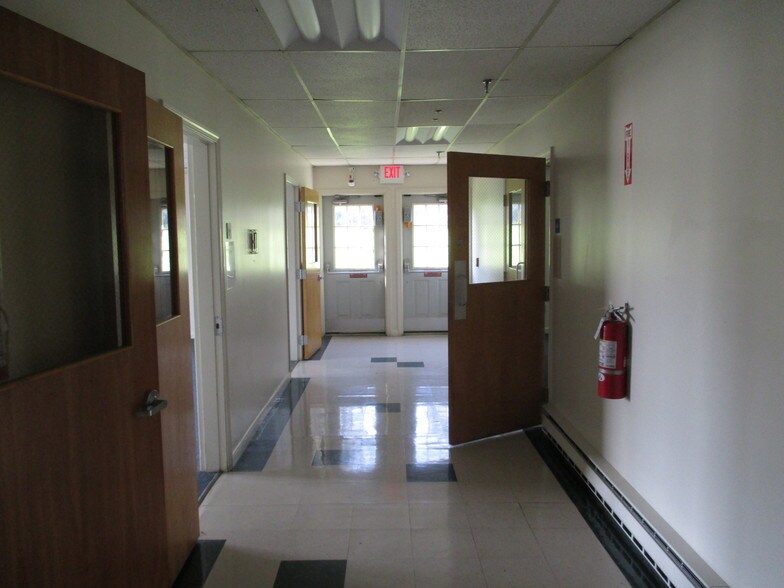 23 McIntosh Ave, Dover, NH à louer - Photo du bâtiment - Image 3 de 17