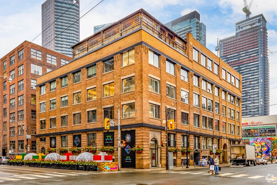 217-225 Richmond St W, Toronto, ON for sale - Primary Photo - Image 1 of 1