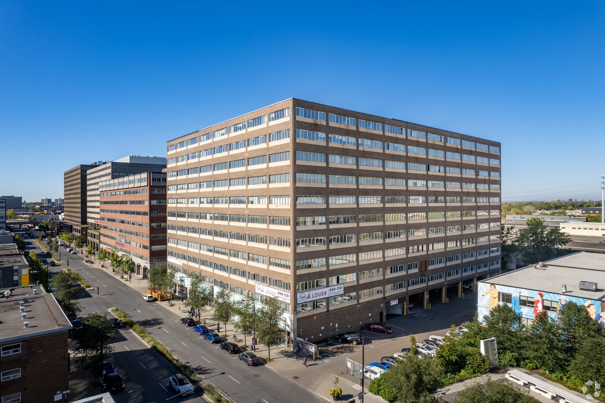 225 Rue Chabanel O, Montréal, QC for lease Building Photo- Image 1 of 26