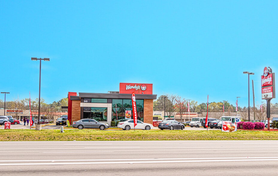 949 N Wesleyan Blvd, Rocky Mount, NC for sale - Building Photo - Image 2 of 11